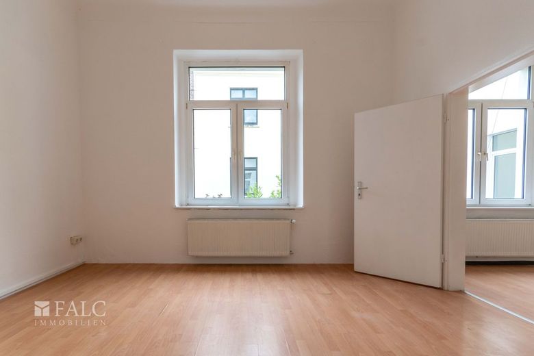 Charmantes Mehrfamilienhaus mit Entwicklungspotenzial – Schlafraum 3 im 1.OG