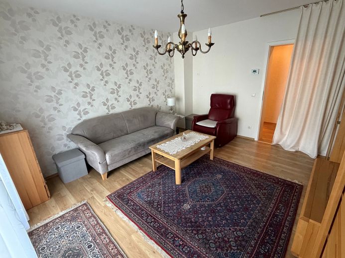 2‑Zimmer‑EG-Wohnung ideal als Kapitalanlage oder Eigennutzung – Wohnzimmer