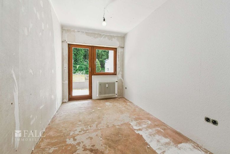 Wohnen am Waldrand: 4-Zimmerwohnung mit zwei Loggien und Garage – Kleineres Kinderzimmer