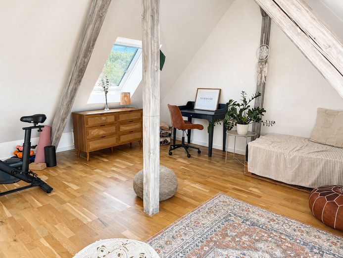 Agenturen & Freelancer aufgepasst! Exklusives Büro in Top Lage! – Raum 3 im DG