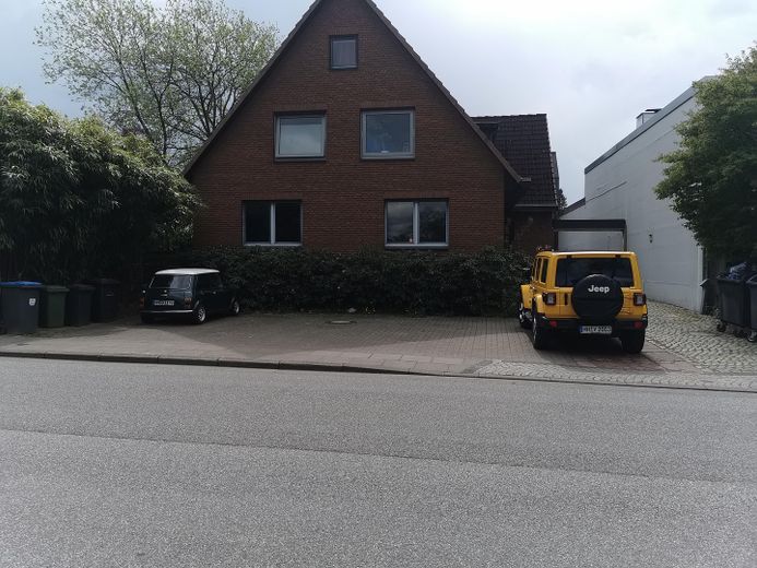 Interessantes Gebäude Ensemble – Mehrfamilienhaus