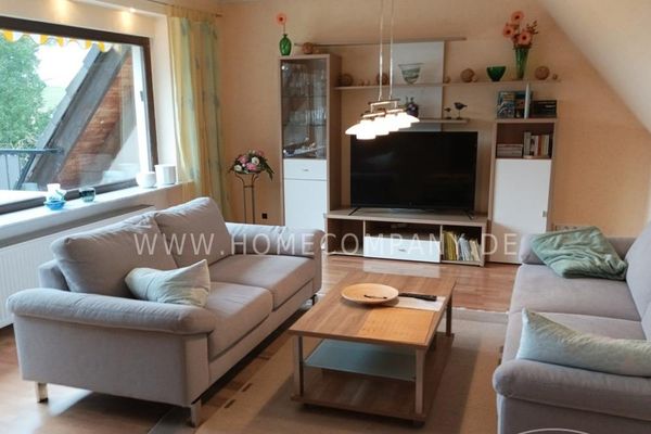 Apto. de 3 hab., amuebl., balcón orientado al sur, con gran distribuidor.