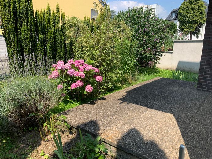 Appartement lumineux de 2 pièces avec terrasse, quartier de Niederursel – Terrasse mit Garten 