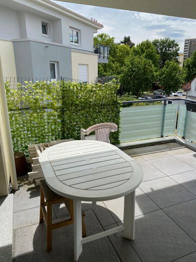 Moderne 4 Zimmer Whg. im 2. OG mit großem Balkon – Balkon