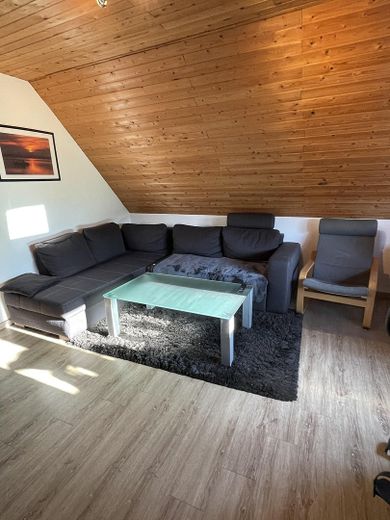 Dużo miejsca dla rodziny – w pełni podpiwniczony dom szeregowy o powierzchni mieszkalnej 146 m² – Wohnzimmer Dachgeschoss