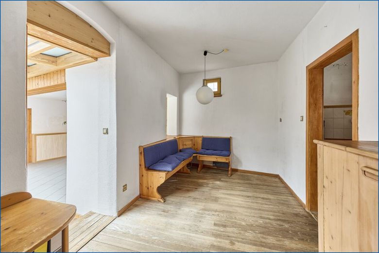 ** Reparaturbedürftiges freistehendes Einfamilienhaus **  in Haus-/Hofbauweise! – Esszimmer