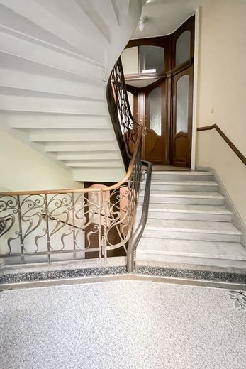 Home in the City, grüne Altbau-Oase in Wiesbaden! Kulturdenkmal-Villa, helle 2 Zi, 2 Balkone, 80 m² – Hauseingang
