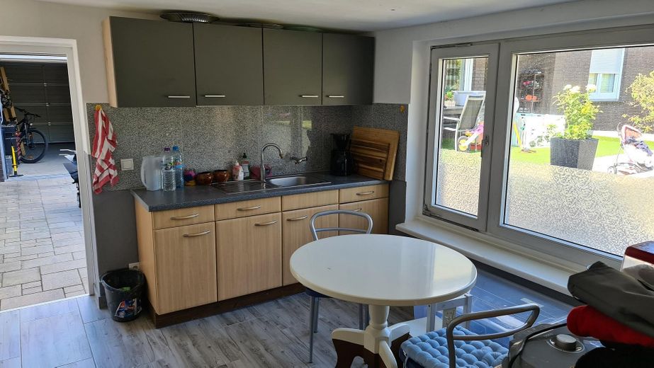 5-Zimmer-EG Wohnung mit Garten, Outdoor-Küche, Doppel Garage & Stellplatz – Wohnen wie im Haus – Outdoorküche