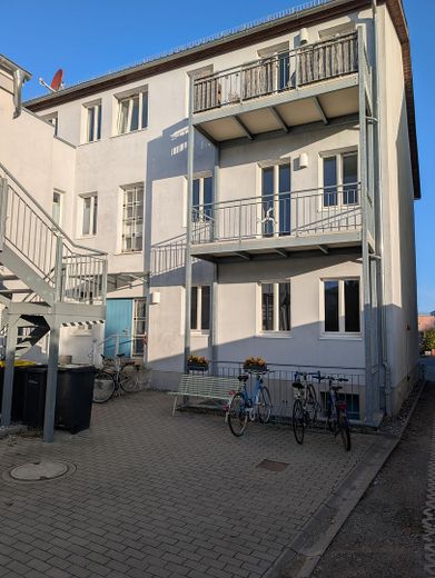 شقة جذابة من غرفتين بتقسيم مثالي – جاهزة للسكن للبيع – Hinterhaus mit Kellereingang