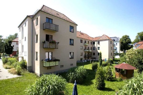 Schicke 2-Zimmer-Wohnung mit separater Küche und grünem Hinterhof