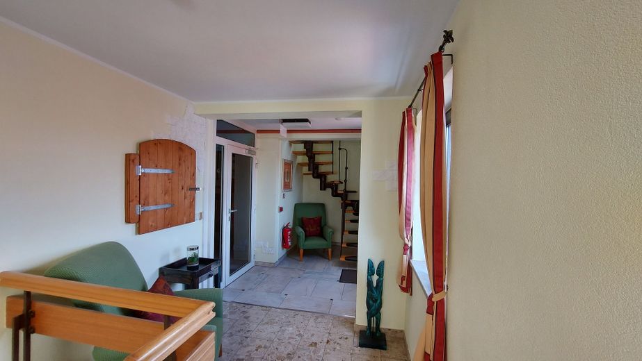 Hotel garni - Kauf oder Pacht ? Ihre Zukunft in der Hotellerie / evt. Altenpflege – Treppenaufgang zur Wohnung