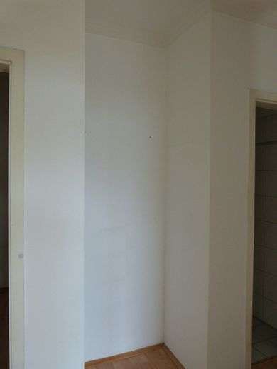 3-Zimmer Wohnung in Neuss befristet für 24 Monate zu vermieten – Garderobe Diele
