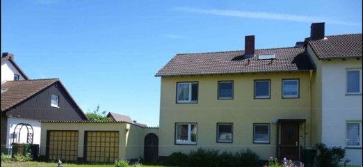 Doppelhaushälfte mit Wintergarten, Kamin, Balkon & Doppelgarage in Hofgeismar – Provisionsfrei von privat!