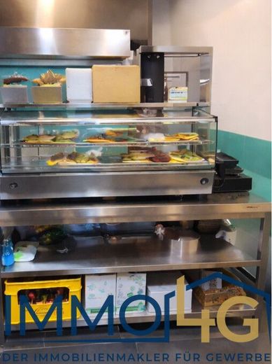 Vielfältige Imbissfläche in Charlottenburg – Kleine Shawarma- und Falafel-Restaurantansicht