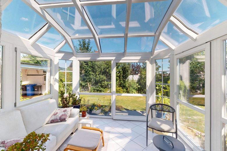 Geniş manzaralı yenilikçi mimar evi; cömert yaşam alanı; modern enerji tedariki – Wintergarten