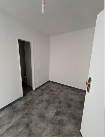 Schöne 96 m² Wohnung in ruhiger und zentraler Lage in Duisburg Rheinhausen – Flur3
