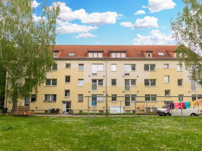 IHR ERSTBEZUG IN IDYLLISCHER LAGE | Traumhafte 4-Raum-Wohnung mit Süd-Balkon und Tageslichtbad – Foto 1