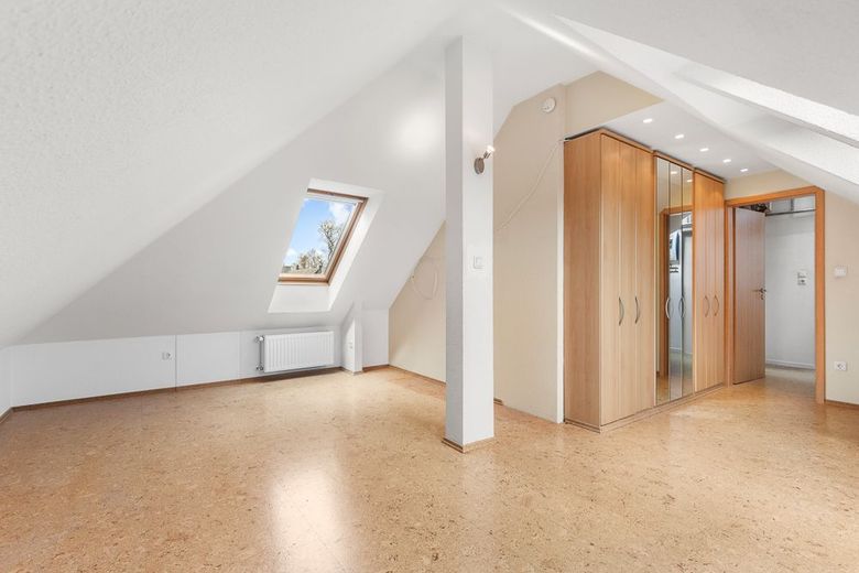 Maisonettewohnung mit ca. 138 qm Wohn-/Nutzfläche &amp; Garage in ruhiger Anliegerstraße von Oldenfelde – Zimmer 4 Spitzboden