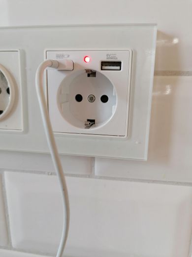 Keine Provision, Südbalkon/Südgarten, energetisch topsanierte Stadtvilla, Villenkolonie Pasing I – Steckdosen_Echtglas_USB-Lader
