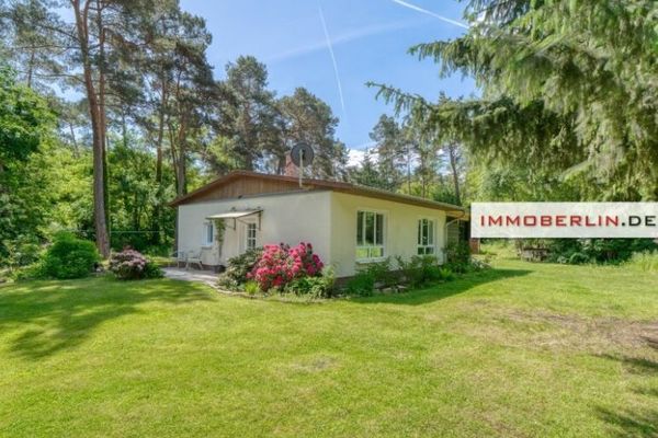 IMMOBERLIN.DE - Bungalow con edificio accessorio su terreno immerso nella natura e orientato a sud