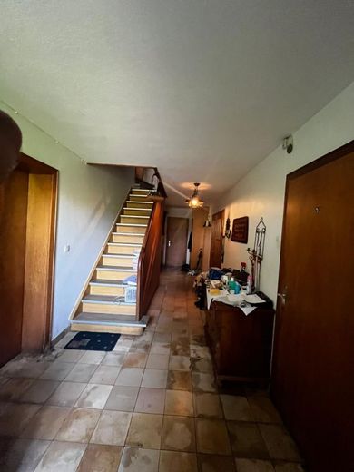 Resthof in Spenge mit der Option auf 1 ha Weide´für Pferdeliebhaber – Flur mit Treppe
