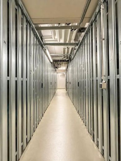Neuwertige 3-Zimmer-Wohnung mit Balkon, zwei Bädern & TG-Stellplatz – Keller