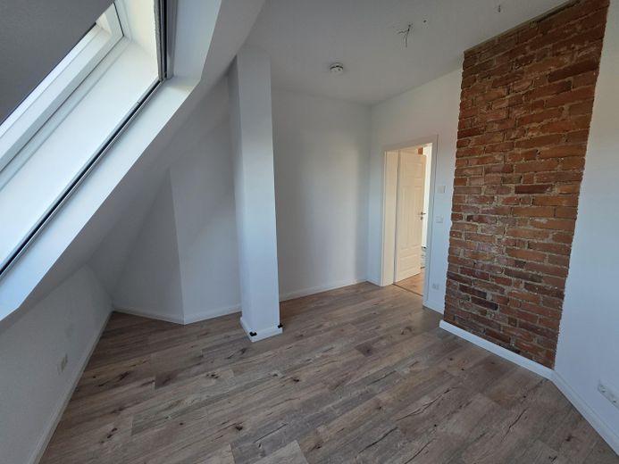 Unica a Lipsia – stravagante appartamento in torre presso il parco Abtnaundorfer con vista panoramica – Schlafzimmer Ansicht v.Fenster