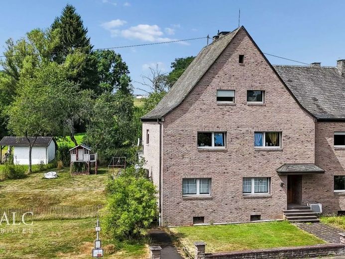 Großzügiges Wohnen in der Vulkaneifel – ein Zuhause mit vielen Möglichkeiten! – Foto 1