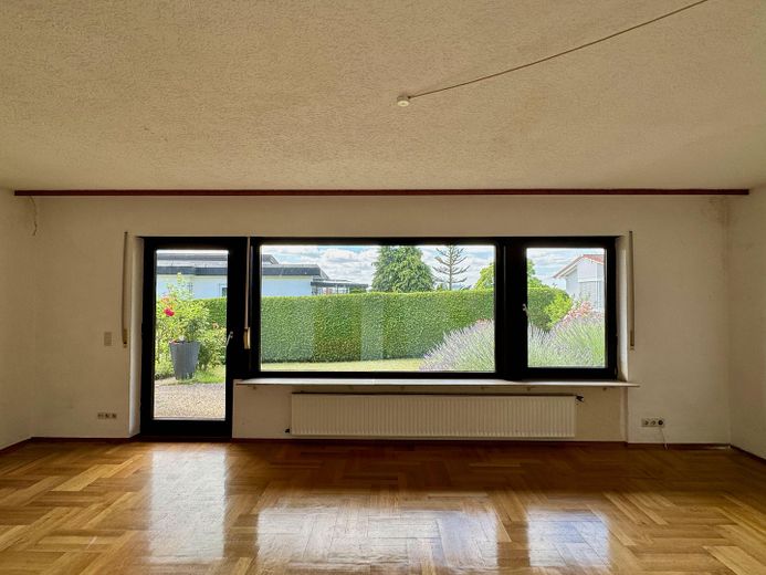 Haus in bester Südlage mit unverbaubarem Ausblick – Wohnzimmer