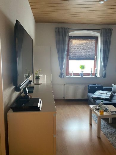 Altbauwohnung mit Balkon in idyllischer Lage an der Mittelriede – Wohn-/Schlafzimmer