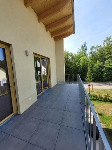 ERSTBEZUG – Traum am Cospudener See: 2-Raum-Wohnung mit Sonnenbalkon, EBK und TG-Stellplatz – Balkon