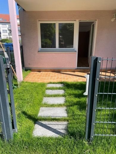 Garten und Wohnzimmer