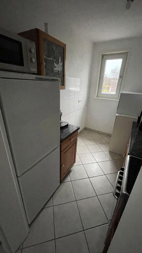 2,5 Raum Südstadt, Balkon 18 m², Wannenbad + Fenster, Energetik erfüllt, viele Dämmungen – Küche mit neuem Fenster
