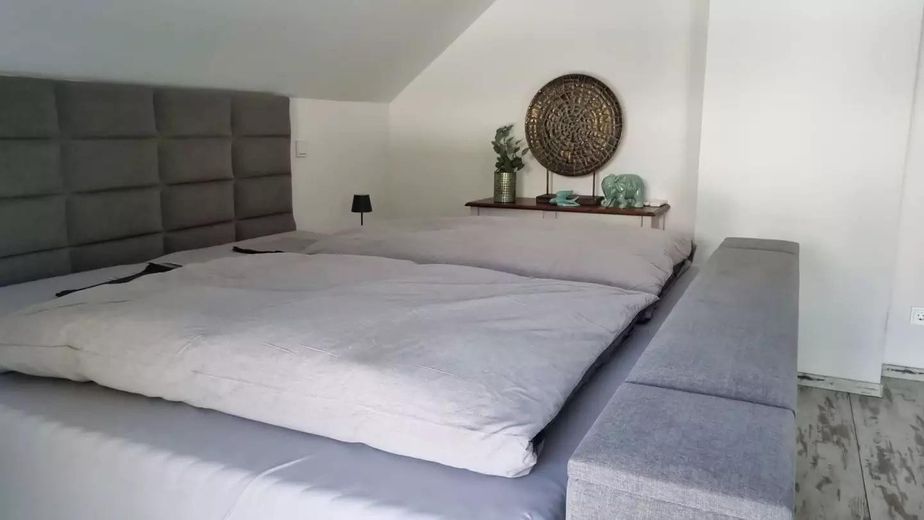 Traumhaus mit Einliegerwohnung in Saabrücken, Pool, Sauna, Klima .... – Schlafzimmer Haupthaus