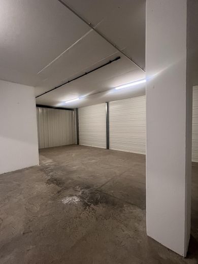51m2 STORAGE SPACE IN A PRIME TRANSPORT LOCATION. COMMISSION-FREE – Photo 4