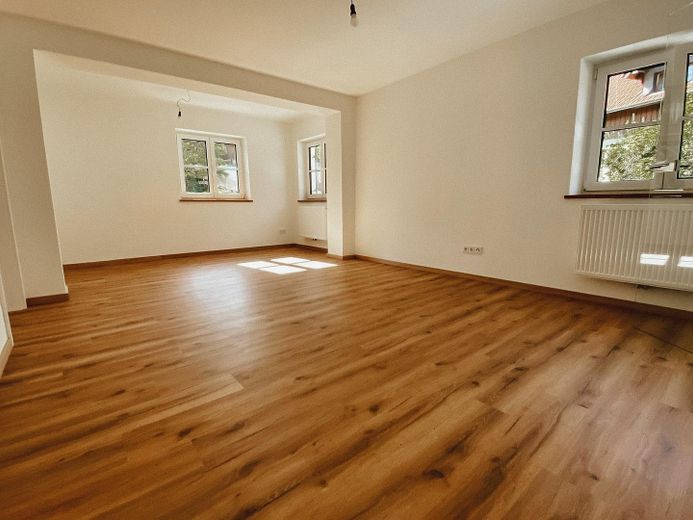 Esclusivo appartamento di 2,5 locali in posizione privilegiata a Feldafing sul lago di Starnberg – Wohnzimmer