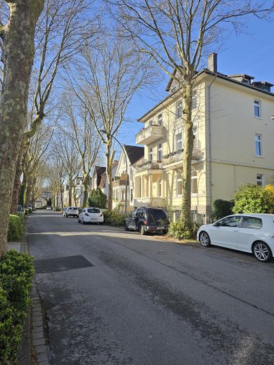 Wunderschöne 4,5 Zimmer Altbauwohnung, frisch renoviert – Erstbezug in begehrter Wohnlage – Foto 2