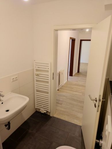 Gemütliche 3-Zimmer-Wohnung in Rosengarten-Eckel – Duschbad