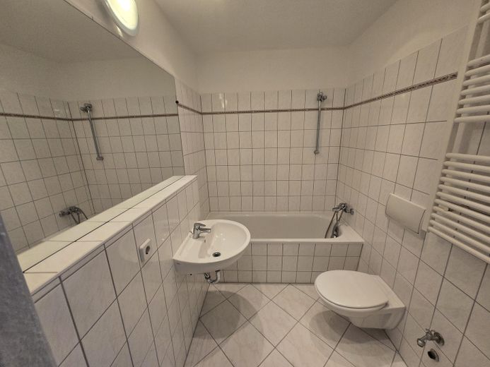Bezugsfertige 4 Zi.-Whg mit Balkon u. EBK, Pilzheide in Walddrehna – Foto 1