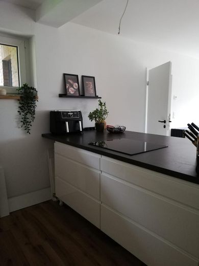 Finanzierbareres 3 Familienhaus für Familien in Mittenaar, tolle Möglichkeit für Kapitalanleger – Küche Wohnung 2