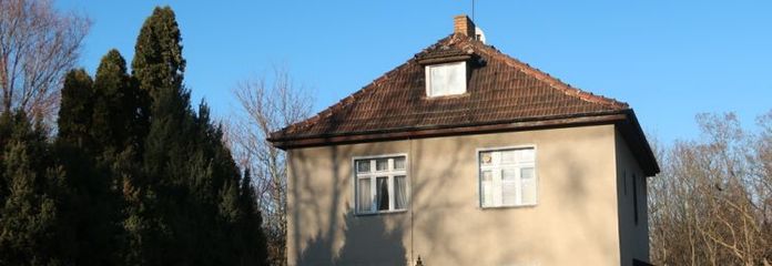 Altglienicke: Ampio edificio cubico classico degli anni ’30 su grande terreno in zona di ville
