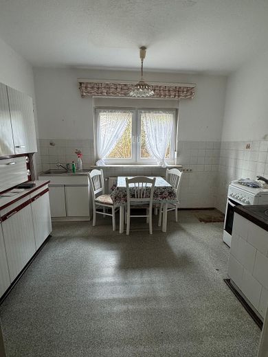 Gr. Einfamilienhaus in Wassernähe, Keller, Grün, 2 getrennte Wohnungen möglich. – Foto 13