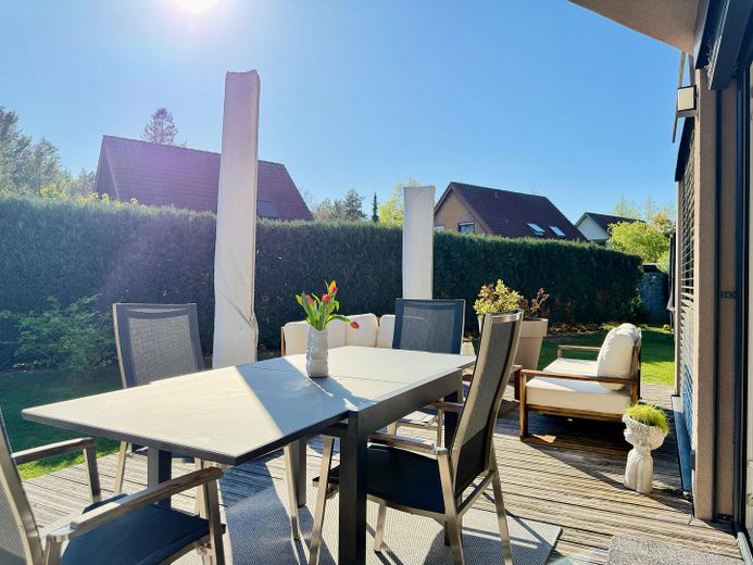 NEU: Familiengerechtes EFH, umfassend modernisiert, mit großen Garten | provisionsfrei – Hauptterrasse