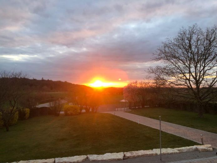 Schönes geräumiges Haus mit 9 Zimmern in Ludwigsburg ( Kreis) Affalterbach – Sonnenuntergang aus dem SZ
