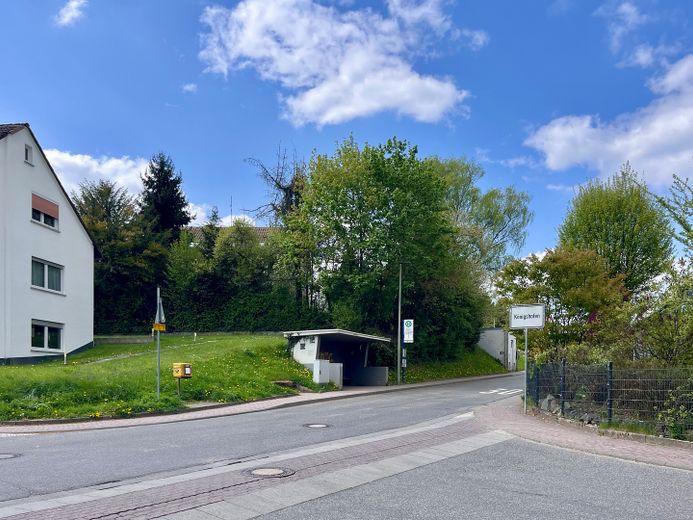 1+1=1 * Großzügige, familientaugliche ETW in ruhiger und dennoch zentraler Lage * in Niedernhausen – Briefkasten und Bushaltestelle