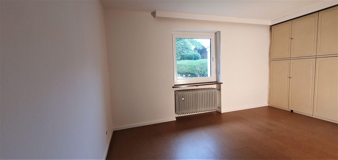 Germering'de garajlı bungalov – Schlafzimmer