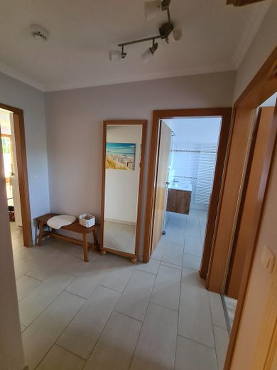 Lichtdurchflutete 3-Zi.-EG-Wohnung in Strandnähe in Pelzerhaken – Flur