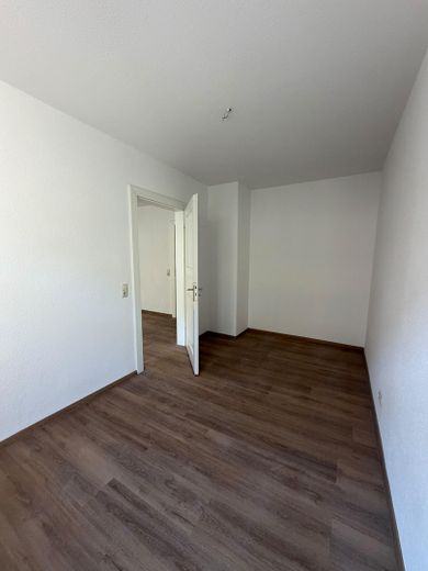 Appartement rénové dans un immeuble ancien avec balcon – calme et central à Gohlis – Schlafzimmer 