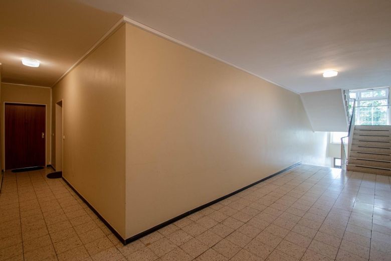 Mieszkanie 2-pokojowe z tarasem na dachu, centralnie w Adendorfie, odnowione – Etagenbereich