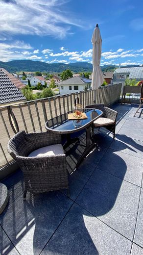 Bestens ausgestattete Maisonette-Wohnung (ca. 185 m², mit Einbauküche) in ruhiger Citylage von Bühl! – Dachterrasse / 2. OG